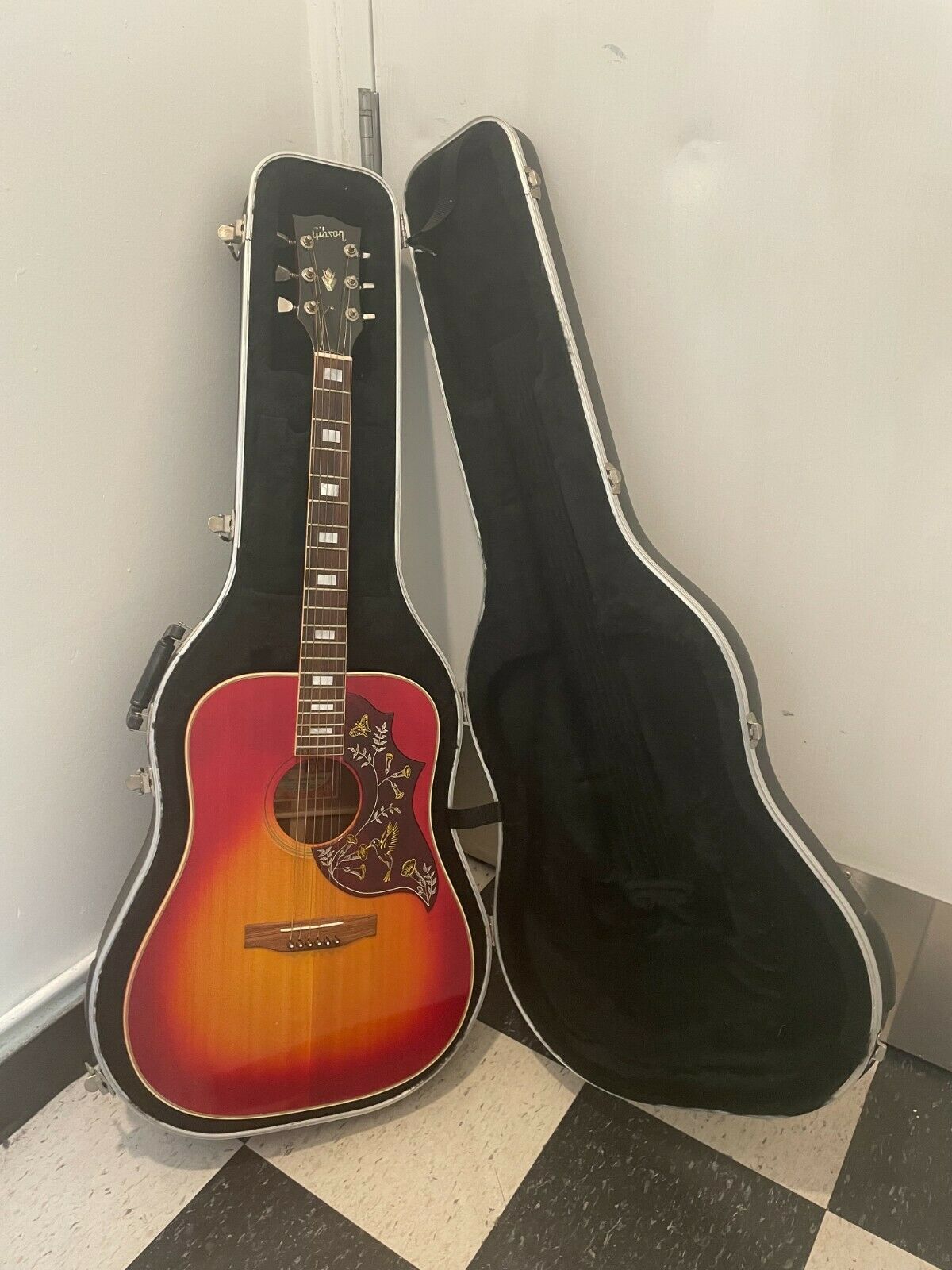 Vintage 1970's Gibson hummingbird sunburst Acoustic