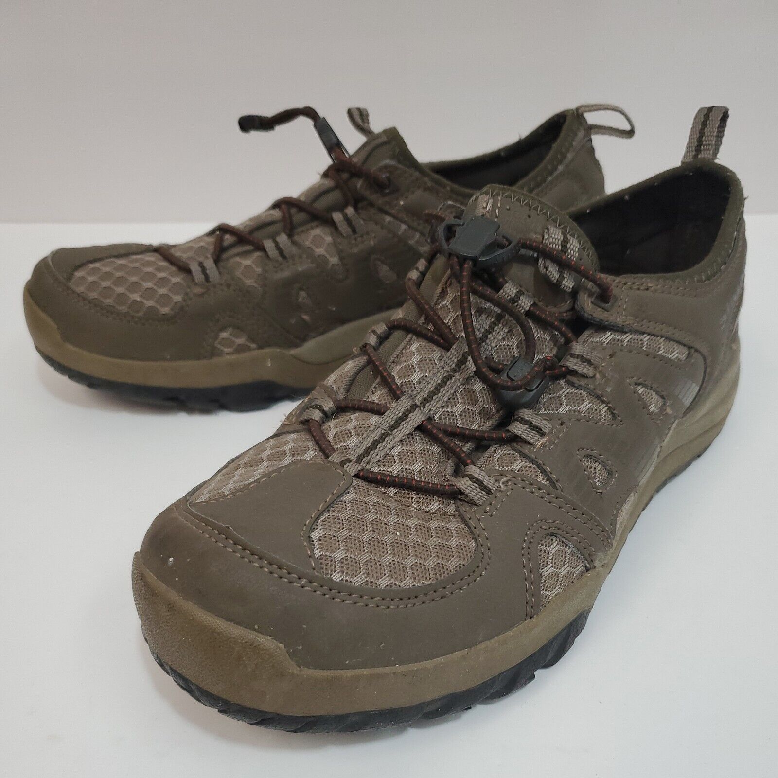 Simms Men's Size 9.5 Riprap Fishing Wading Shoes Bungee Cord Right Angle Footbed